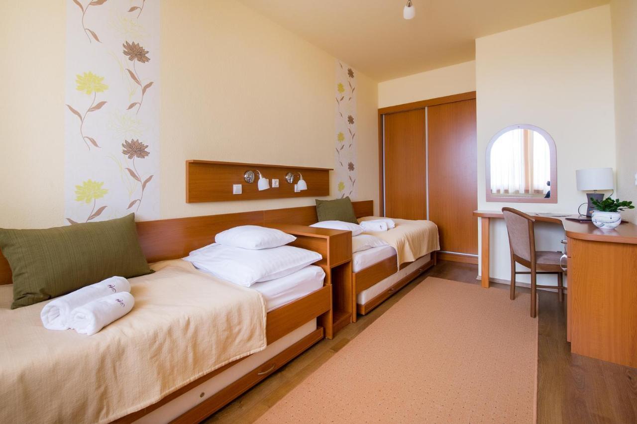 Apartman Hotel Bük Eksteriør bilde