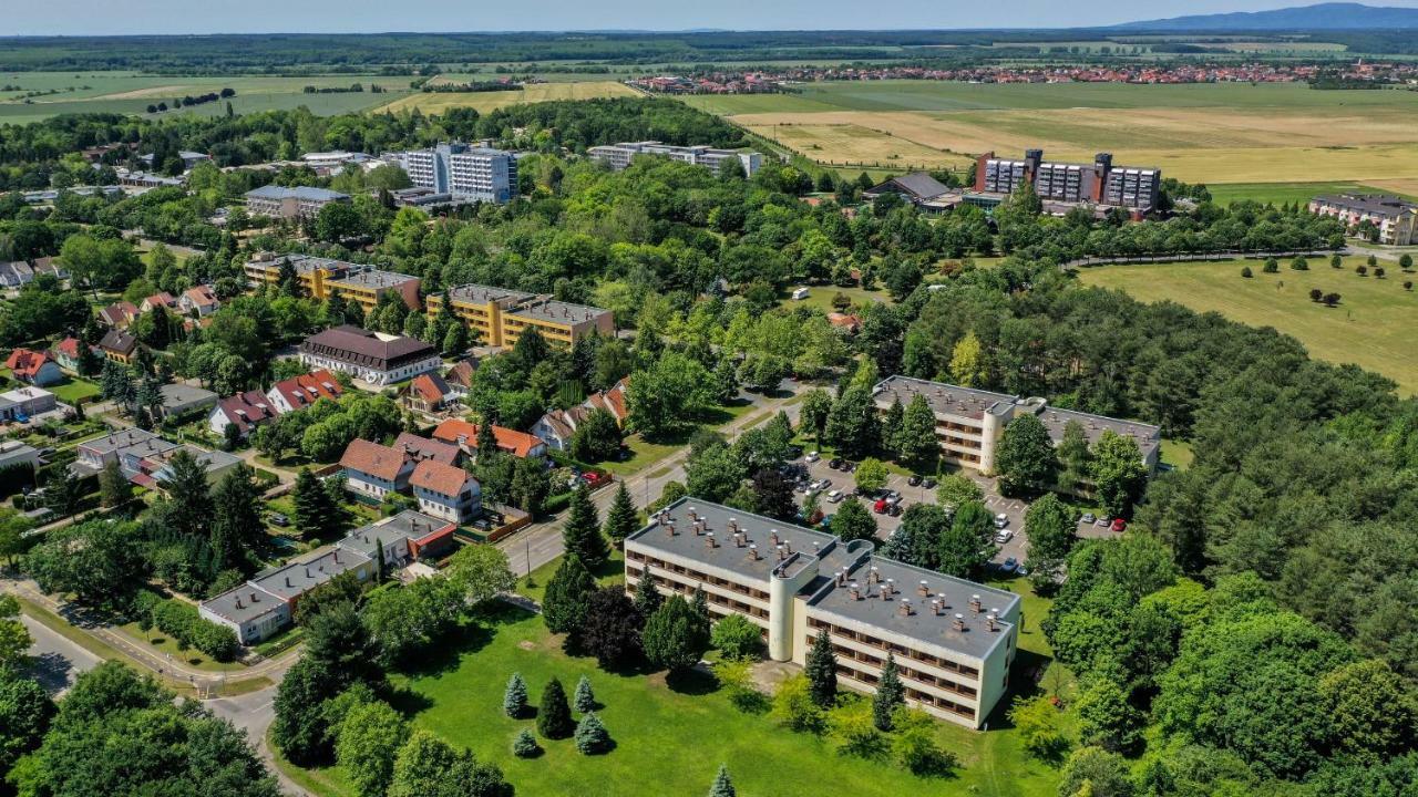 Apartman Hotel Bük Eksteriør bilde